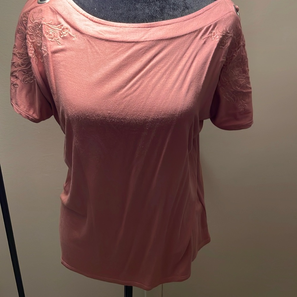 EUC CABLE&GAUGE dusty rose blouse w/embroidered sleeves sz.m 125